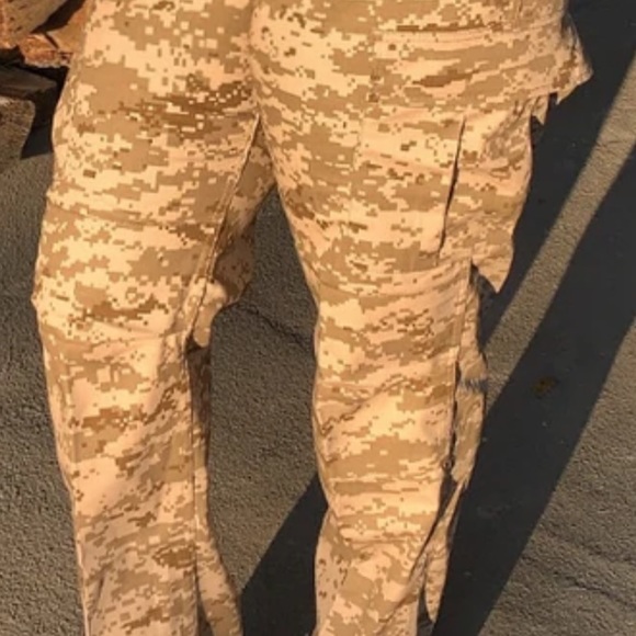 Toasted Coconut Camo Cargo pants. - Picture 2 of 2